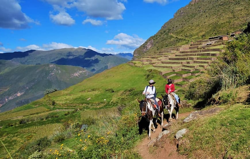 Huchuy Qosqo Horse Reading