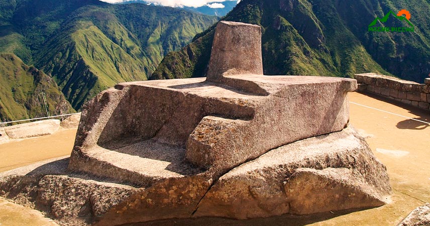 Intihuatana, monolito de piedra tallada en la cima del sector de Machu Picchu