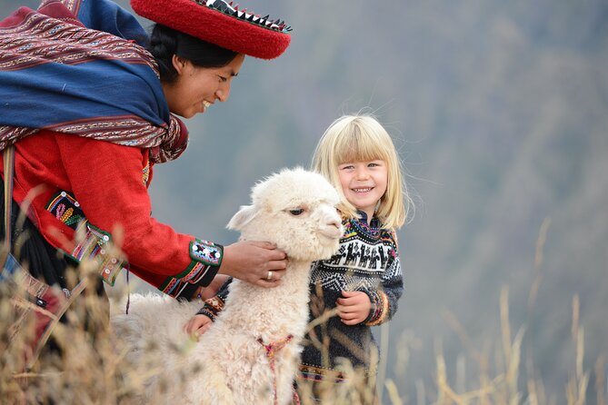 Viaje en Familia a Cusco - Llamas con ninos Tour para niños con llamas