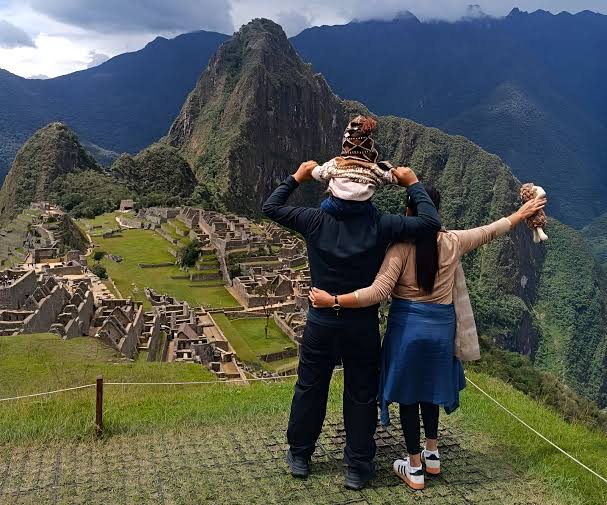 Differences between visiting Machu Picchu on a private or group tour - Machu Picchu con ninos 1 Machu Picchu con ninos 1