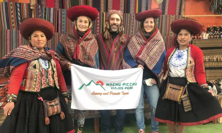 turistas-extranjeros-que-ver-en-cusco-chincheros