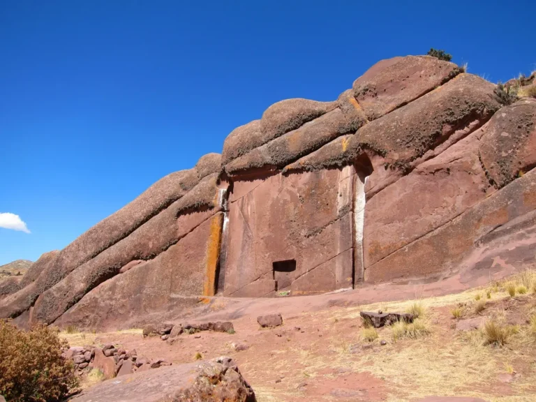 Amaru Muru, the Gate of the Gods