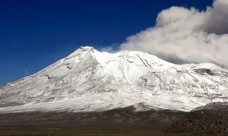 Nevado-Ampato-y-la-Momia-Juanita-arequipa