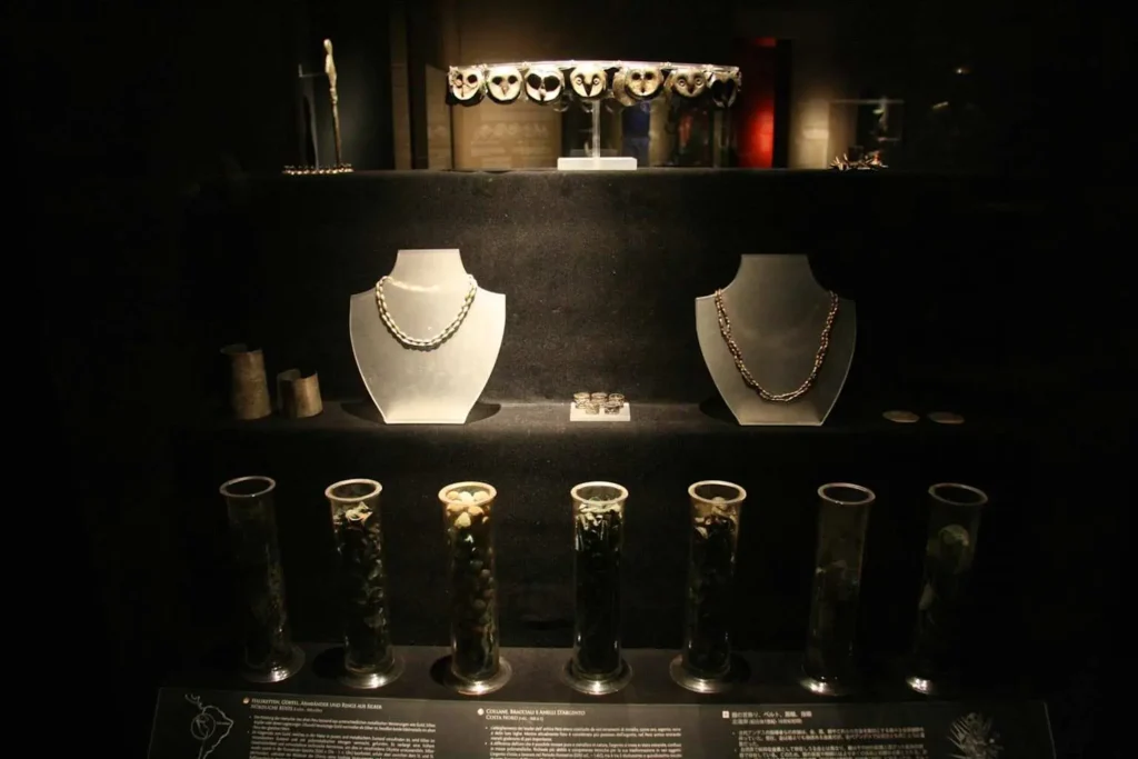 Museo Larco: colección, galería erótica y visita en pueblo libre - boveda oro plata Boveda de oro y plata