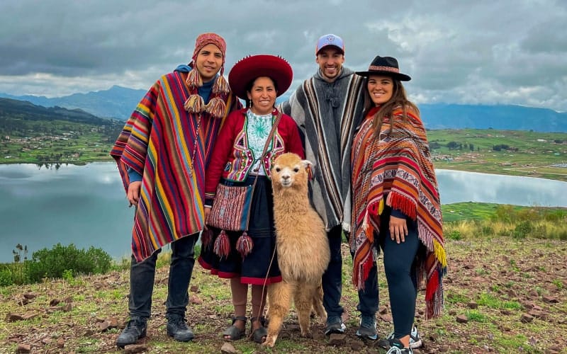 Turismo vivencial en el Valle Sagrado: experiencias auténticas con comunidades andinas - Llamas Valle Sagrado Llamas Valle Sagrado