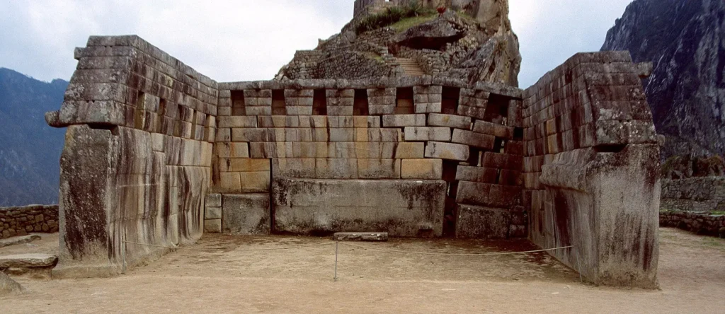Machu Picchu Citadel: Circuits, Attractions, and Tips for Your 2026 Visit - plaza sagrada plaza sagrada