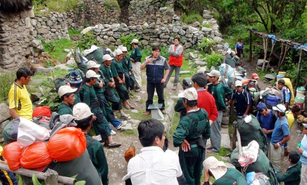 Porteadores en Camino inca