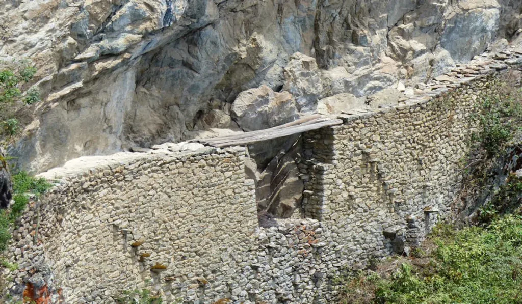 Inca Bridge of Machu Picchu: Function, History, and Visit - puente inca Inca Bridge